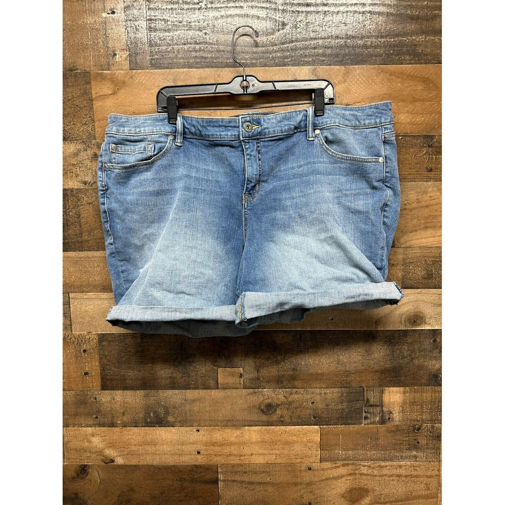 Torrid Women's Cuffed Denim Shorts‎ Size 26